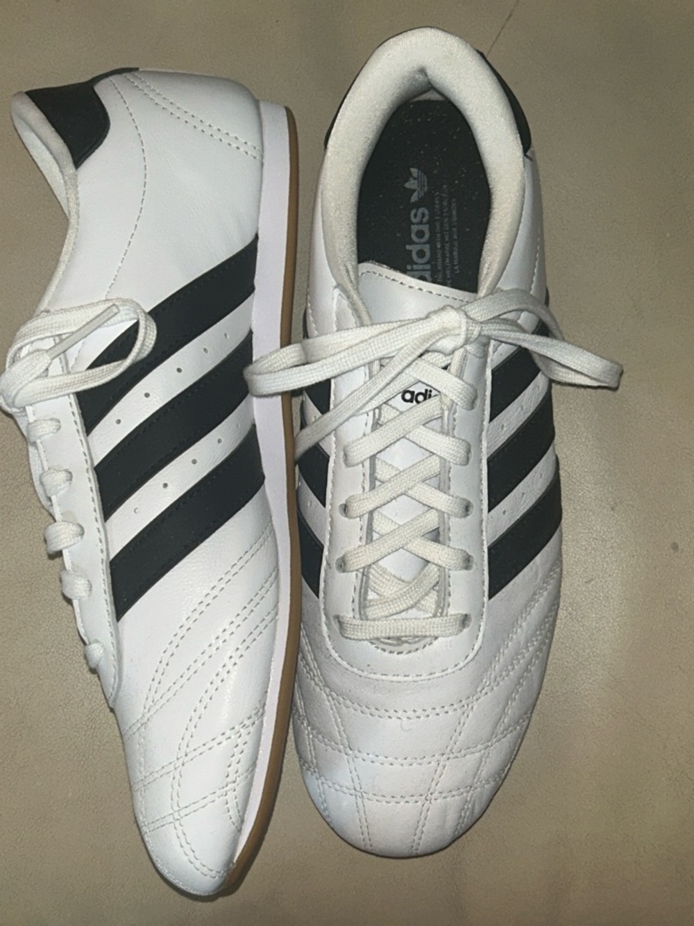 “REASONABLE OFFERS” NEW “ADIDAS” White and Black Low-Top Casual Sneakers 👟 - Picture 3 of 5